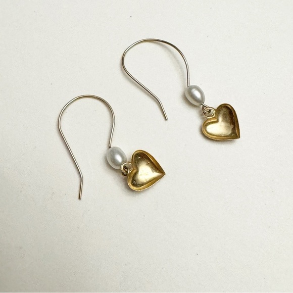 Dainty Heart Pearl Earrings 14k Yellow Gold Vintage - Picture 3 of 8